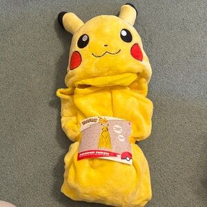 Pikachu Yellow Hooded Kids Throw Blanket NWT  -